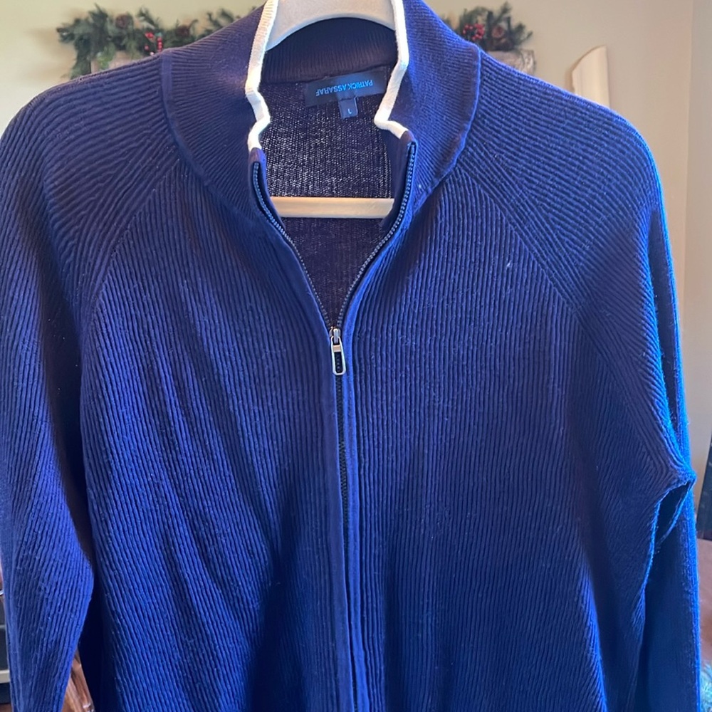 Men’s Patrick Assaraf  full zip sweater, size, medium, blue, and white.